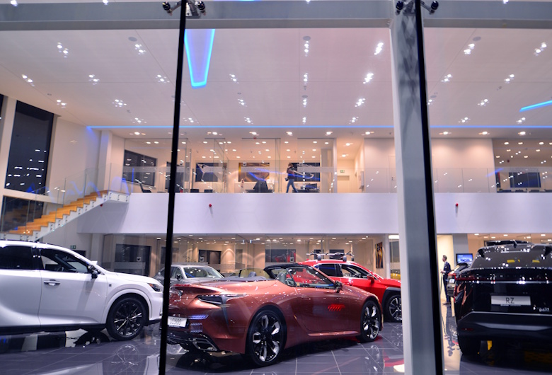 Jenis-Lighting-Showroom-dan-Efek-Visualnya-terhadap-Tata-Ruang-Display