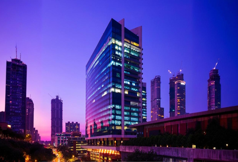 Tips Memilih Lighting Desain Fasad Kantor yang Efektif dan Hemat Energi