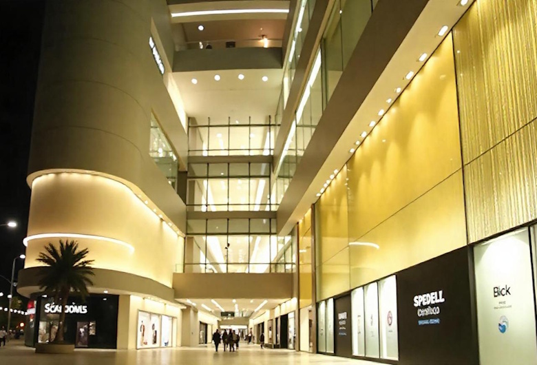 Mewujudkan Lighting Desain Fasad Mall yang Menarik dan Fungsional